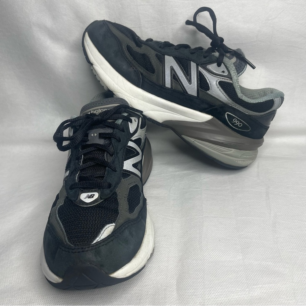 New Balance Men's 990v4 Running Shoes - Black / Gray
